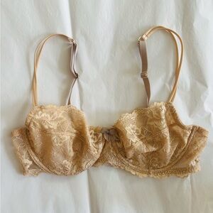 Gillian o’ Malley (Target)Elegant Lace Women's Bra in Tan